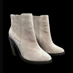 *Like new* Joie bootie in suede, color taupe. 36 1/2